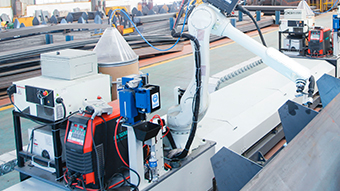 “機器人家族”進駐生產線，產品生產自動化率達85%